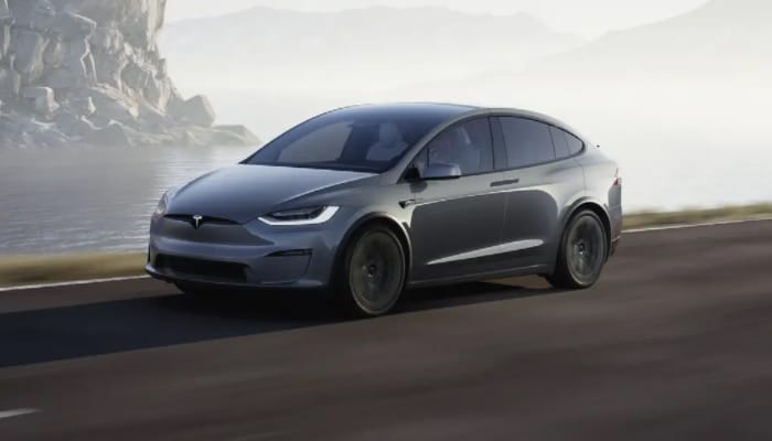 Tesla Model X actualizat